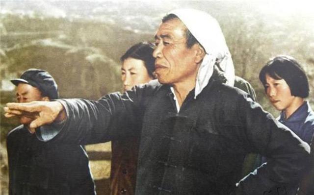 |陈永贵葬礼：仅一人专门来送葬，三鞠躬后转一圈流下泪水匆匆离去