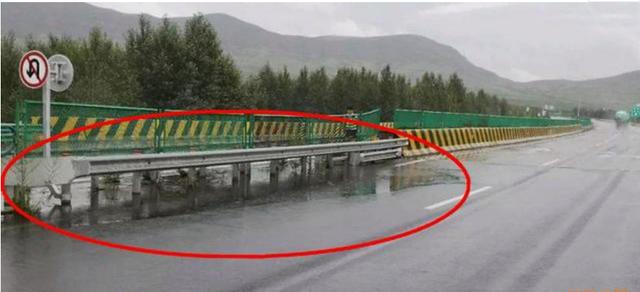 老司机|老司机雨天跑高速都这样做，新手司机：真是大有学问！