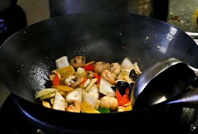 食材|为啥欧美国家不炒菜，只有咱中国炒？并不是因为懒，而是无能为力