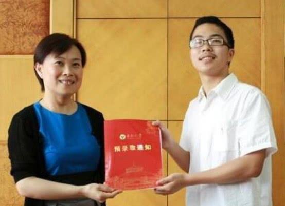 作文|他参加高考时，豪气写下700多字的作文，竟引起阅卷组专家围观