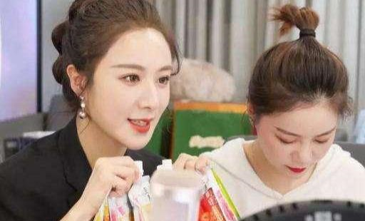 李佳琦|李佳琦直播一亿人观看！街头叫卖换到了互联网怎么就这么受欢迎？