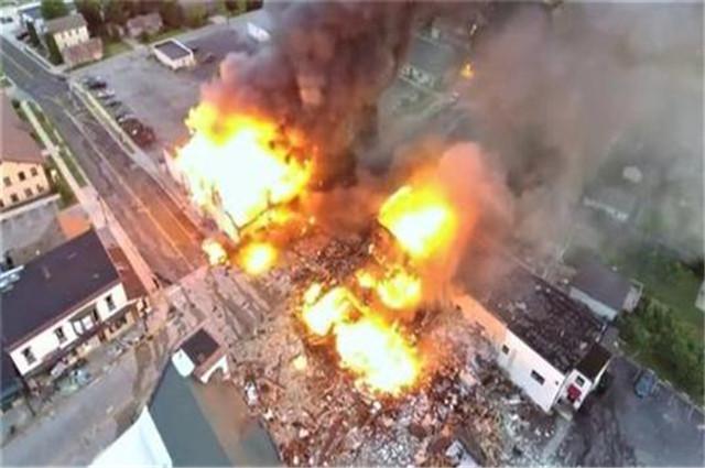 希拉里|美国传来噩耗，爆炸致使多座楼瞬间被夷为平地，民众以为飞机坠毁