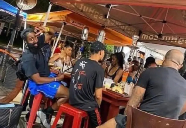 詹姆斯·哈登|输球48小时！火箭队首笔合同诞生，德帅走后他是哈登最靠谱的队友