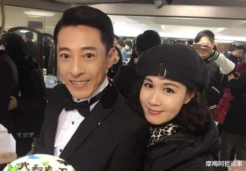 相差4岁姐弟恋,结婚25年不生娃不吃肉,今58岁老婆变这样