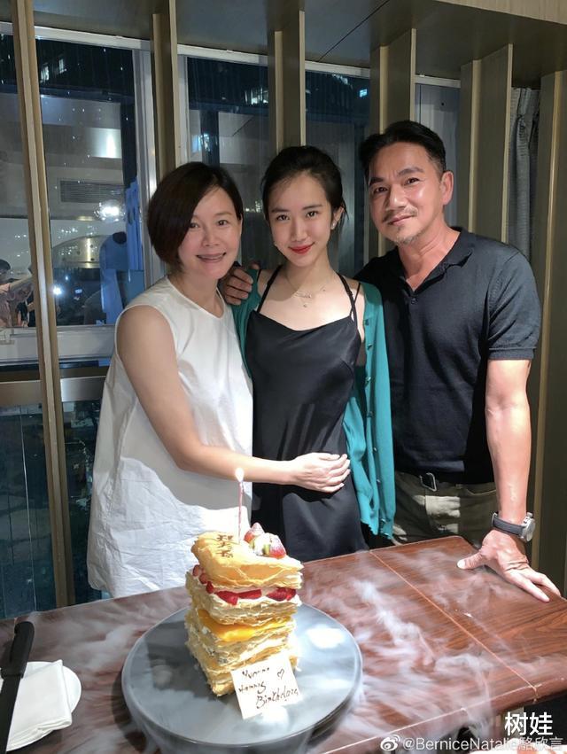 骆达华|TVB绿叶骆达华18岁女儿颜值高上综艺抢镜，与郑爽是闺蜜随时出道