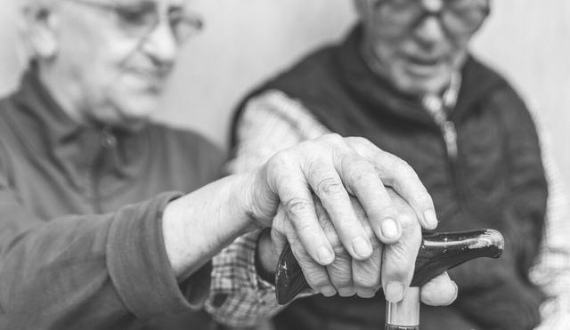 阿尔茨海默病|最新研究,这12个因素会导致老年痴呆高发!专家指出:这样预防!