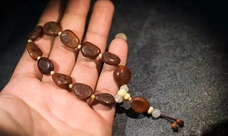 |上次丢葫芦，这次丢俩手串和一对核桃！德云社出了文玩“二货”？