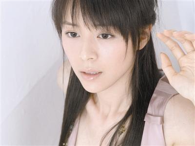 「张静初」“女版陈冠希”专睡导演20年遭正宫太太们封杀,现状如何?