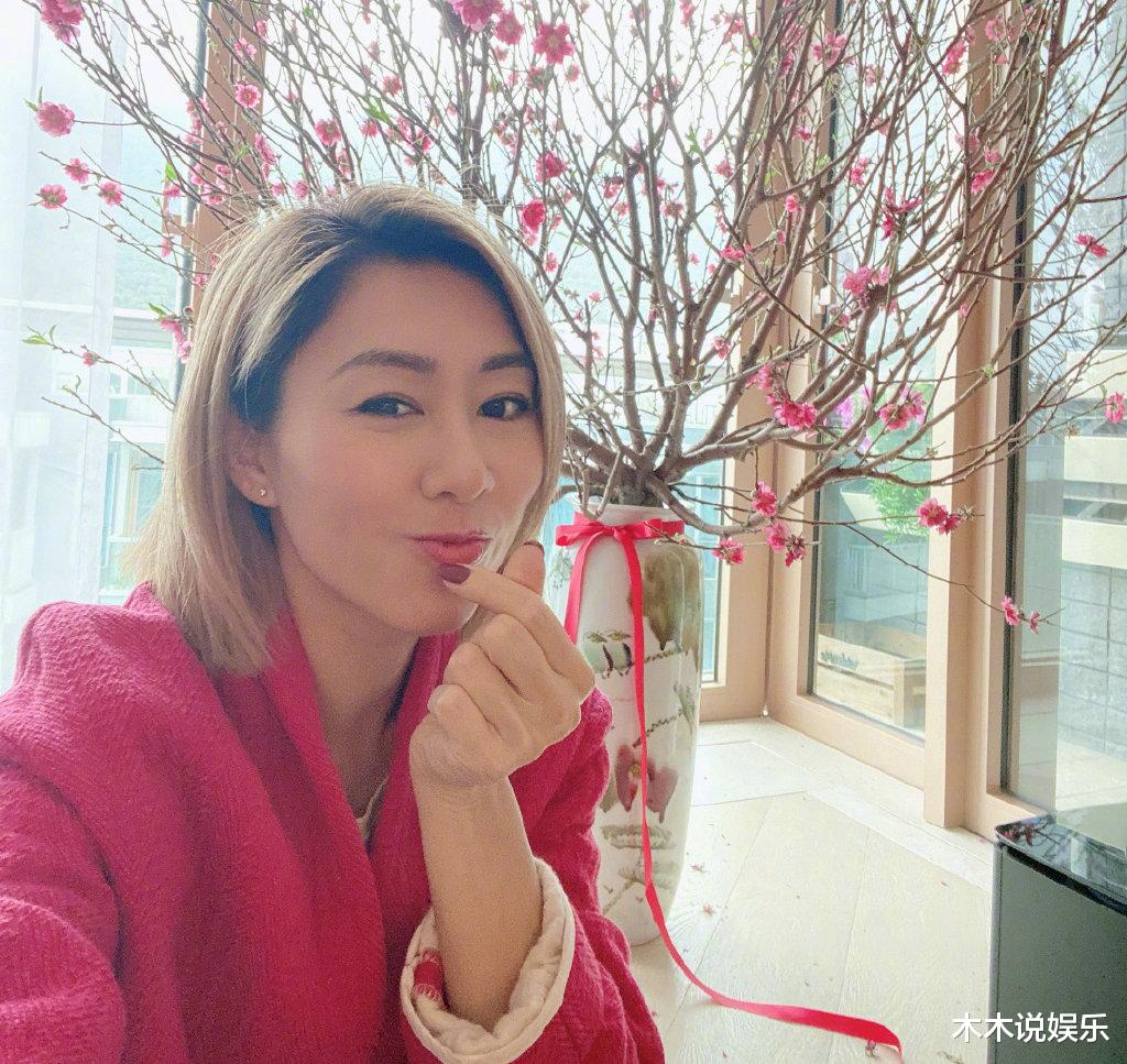 「TVB」TVB花旦新剧开播，采访中罕见谈及男友，八年感情有望更进一步