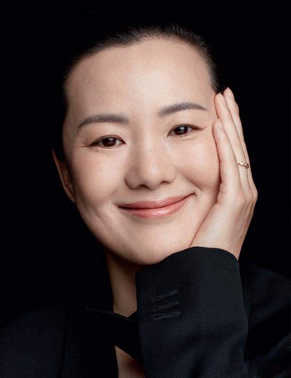董洁|40岁董洁又演十几岁少女？扎麻花辫被嘲，网友：可以媲美刘嘉玲