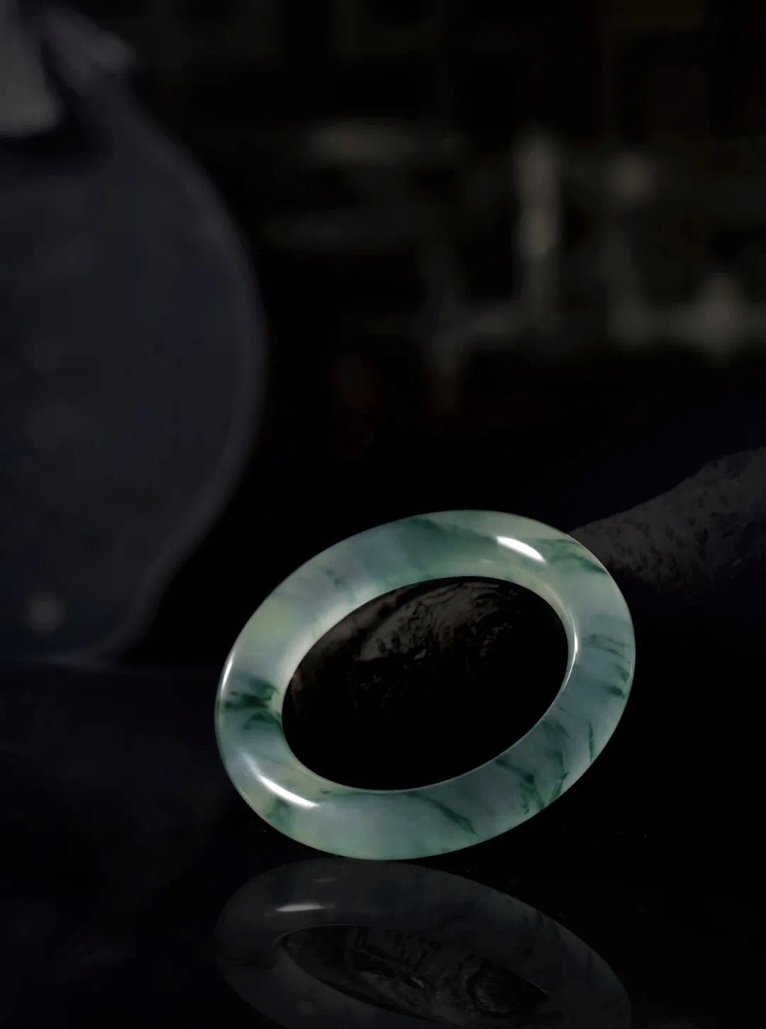 翡翠|翡翠能长时间泡水吗?