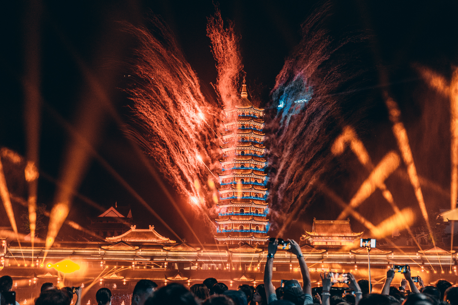 江南古镇|这座仿造的江南古镇，耗资50亿元，人气不输周庄南浔还没门票