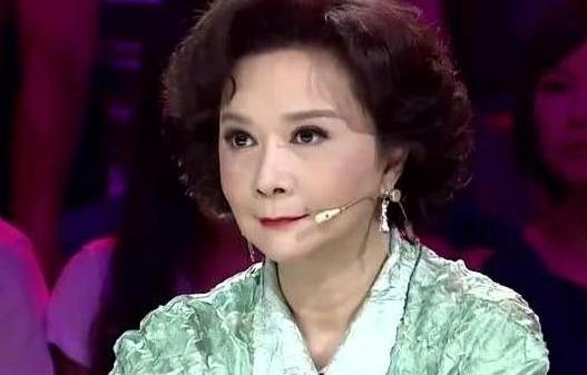 蔡明|连登27年春晚的蔡明,从“万人捧”到“万人踩”背后,是谁在作妖