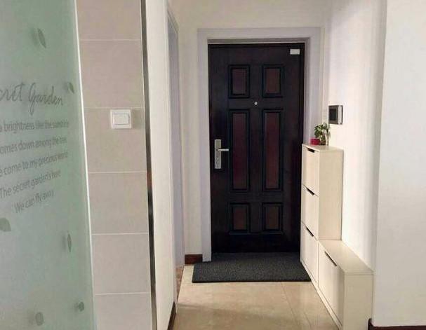 结婚|结婚7年后才买的房子，装修比较简单，同事说像出租房！