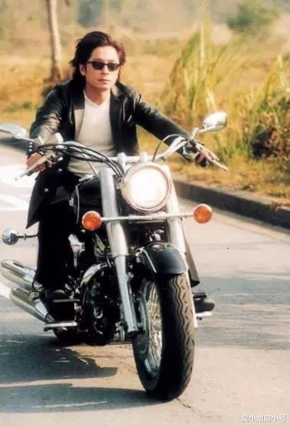 [王杰]王杰否认找粉丝借钱开演唱会，曾说如果张国荣在就没人欺负他