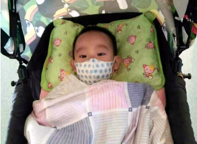 微言薄语|一岁儿子两天不睡觉眼神吓人，父亲竟喂他安眠药，道出原因后让人心碎