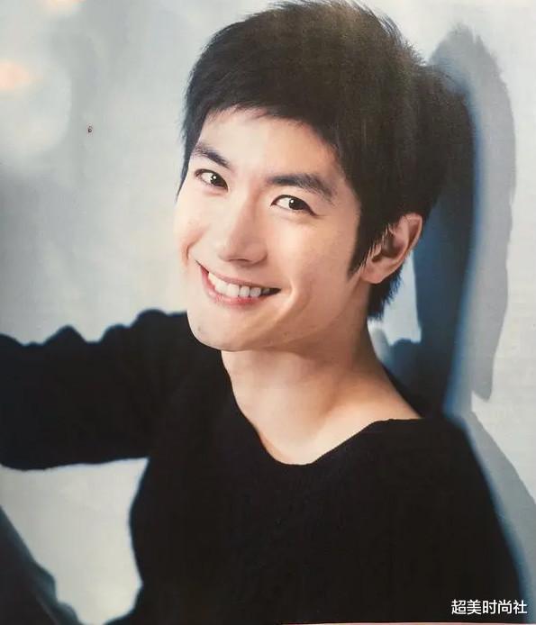 三浦春马|三浦春马因初恋脸走红,穿西装帅演变装皇后惊艳,去世引网友怀念