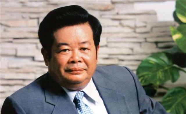 臆说古史|曹德旺捐款百亿，为什么只给老家捐万？曹德旺：我是被赶出村的