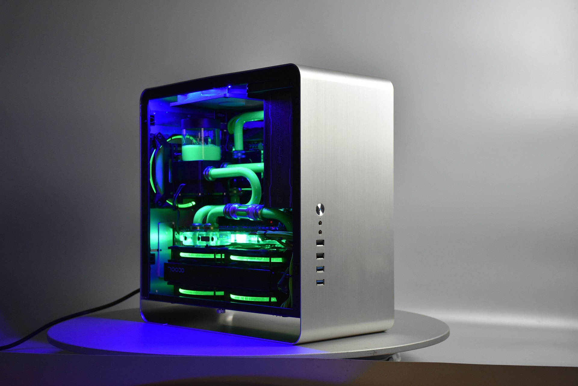 CPU|同一张显卡，搭配Intel和AMD处理器，哪个游戏表现更好？