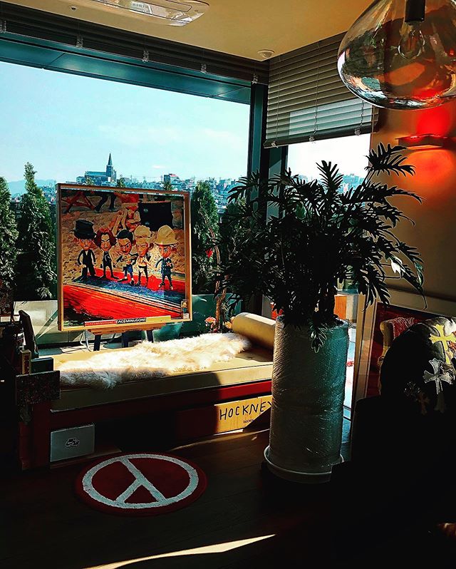 「权志龙」GD-权志龙，入住首尔90亿豪宅！超奢华装修，网友惊：这是美术馆吧？