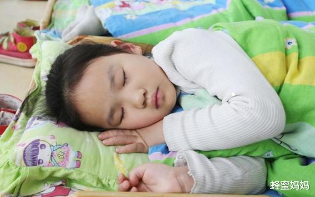医生|5岁男孩每天“睡午觉”，体检却被查出“智力”问题，医生：无知