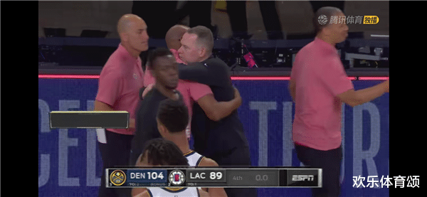 快船队|终场哨响!快船众人全都黑着脸,只有他一脸笑意,果然是要走的人了