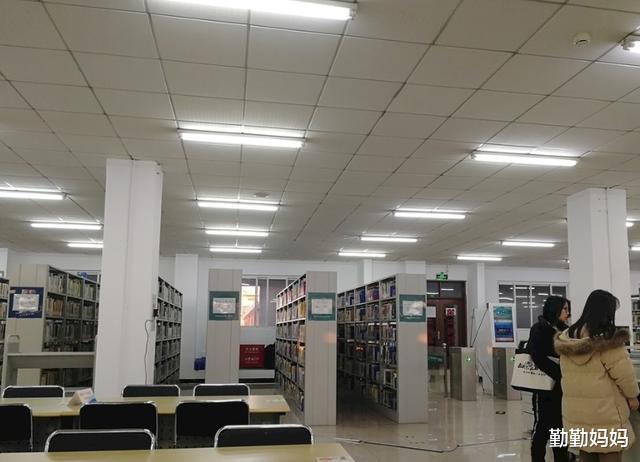 天蝎座|考上专科学校后，同学们会渐渐明白这3件事，虽然尴尬却很现实