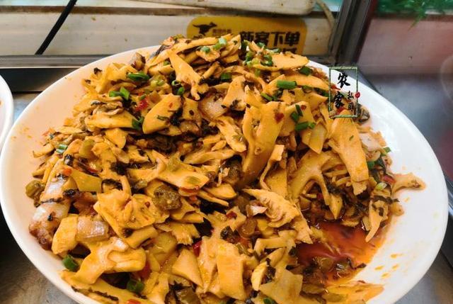 排骨|丈母娘来做客，媳妇做“9大碗”，网友调侃：规格挺高，菜真磕碜