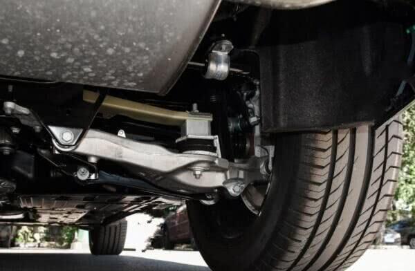 哈弗H6|纯进口却被埋没,车内接近0异味,如今跌13.59万,可惜少人懂它