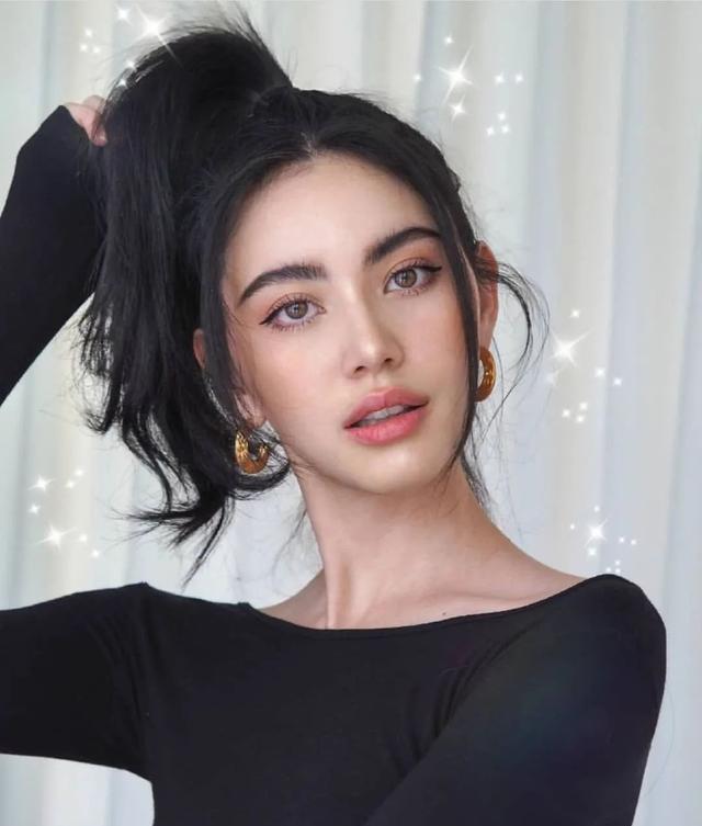 发型|女生很显老的3个发型，你中招了没