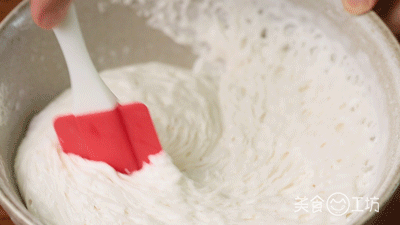 「蛋糕」只需搅一搅，蒸一蒸，香软蓬松，比蛋糕还省事