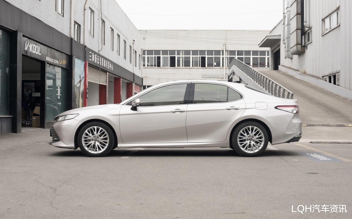 「b级车」丰田最畅销的B级车，油耗4.1L，一公里3毛钱，月销16385辆