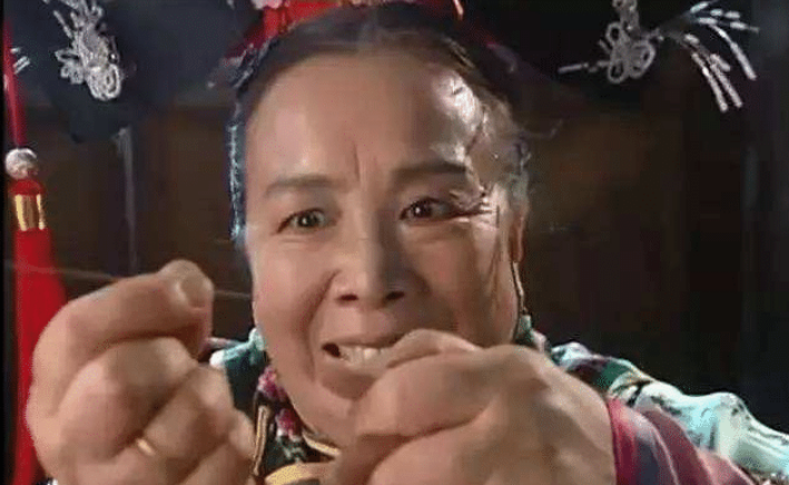 容嬷嬷|“容嬷嬷”我是认出来了，却没认出唐嫣，当年这部剧真是硬核啊