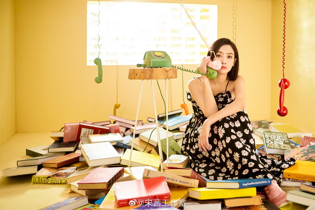 宋茜■宋茜资源大爆发！首张同名专辑，MV拍得像个人时装秀