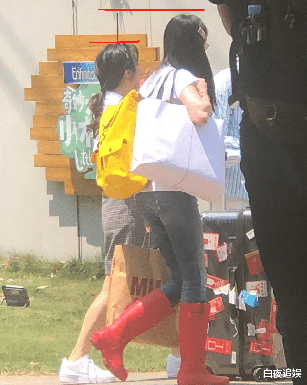 谭松韵■谭松韵郑爽录节目，当她们站在一起那一刻，真实身高很明显