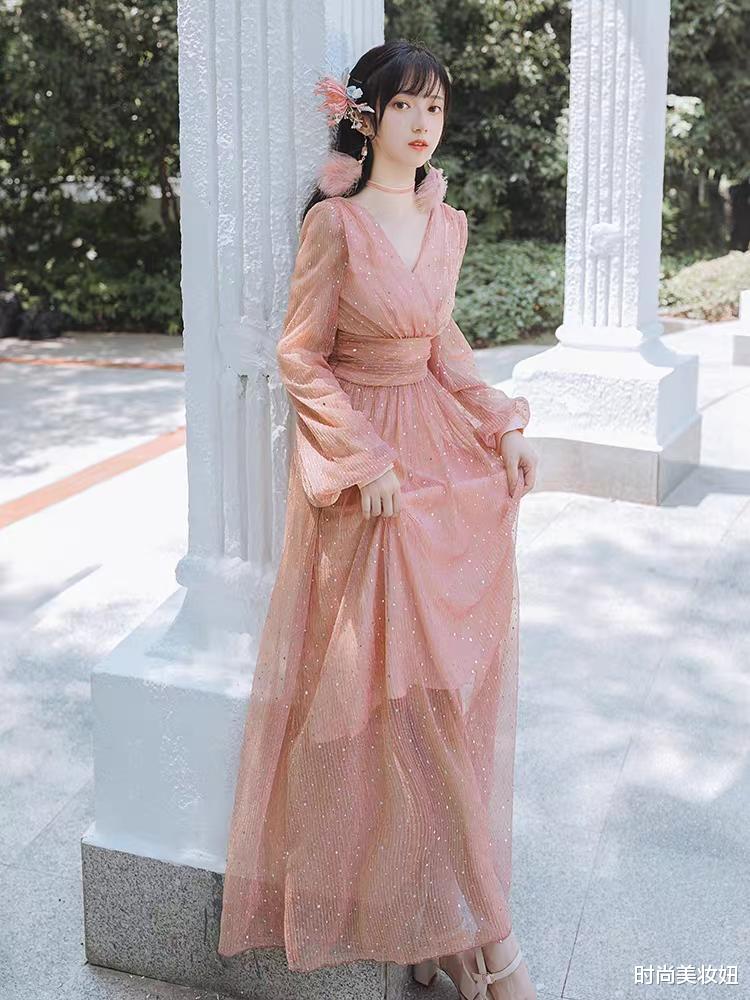 连衣裙|王冠美得真高调,穿亮片连衣裙配低马尾凹造型,被惊艳到了