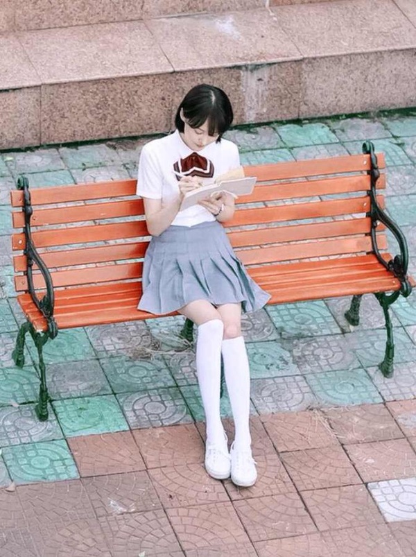 『郑爽』孙怡的腿瘦到变形，堪比之前暴瘦的郑爽，腿精女孩私下如何打扮