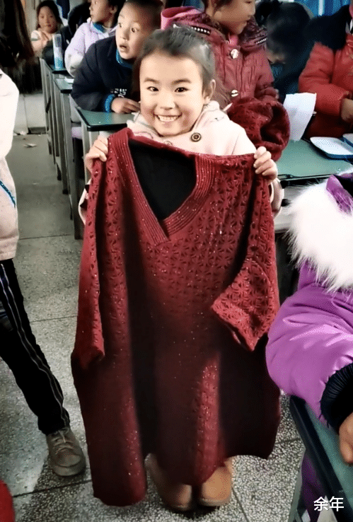 余年 四川凉山小学生收到捐赠，中年大码女装，“把垃圾当慈善？”