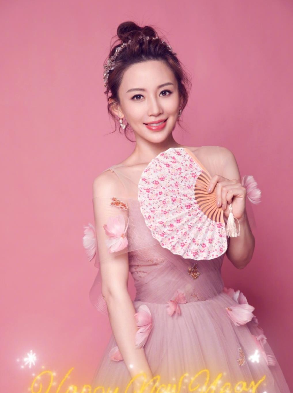 「潘晓婷」九球天后潘晓婷，38岁仍楚楚动人！典型的白富美 却仍是黄金剩女