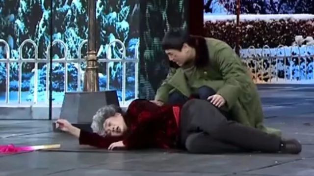 春晚|他上春晚6次却3次失误，但每一次失误都成经典，网友：难怪能红