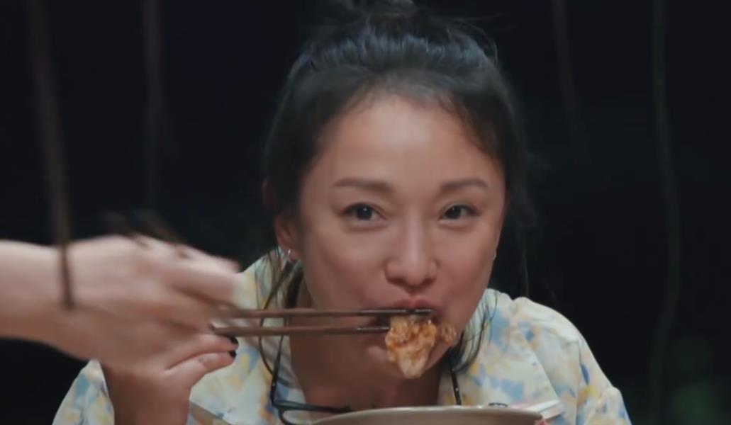 『周迅』向往的生活：可以“认真”的吃饭，大概便是周迅不走的理由