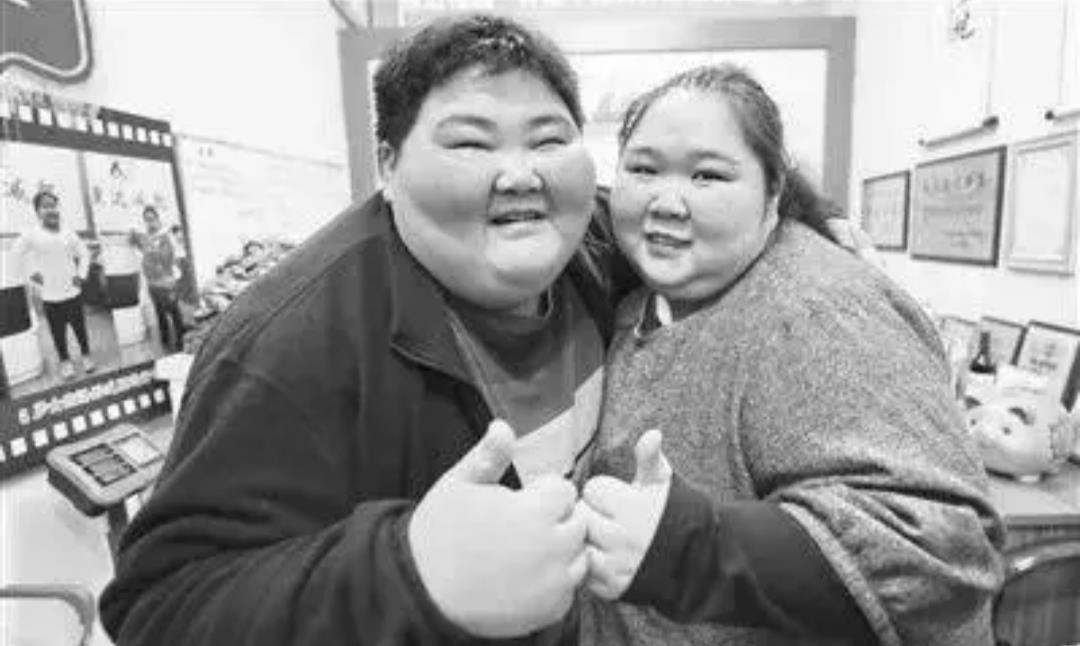 林月|胖夫妻合重近800斤，为爱减肥惊艳亮相，网友惊呼爱的力量真伟大