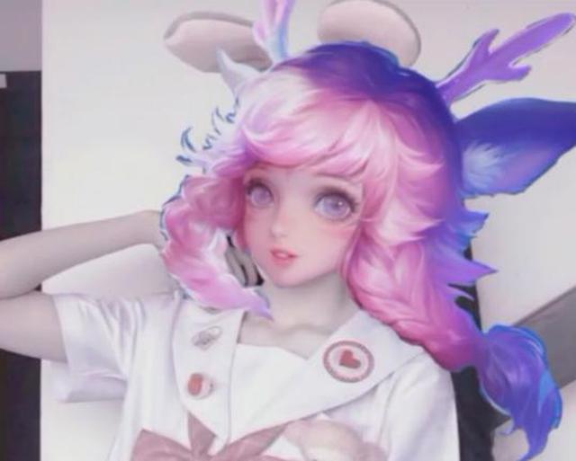 @当英雄跟自拍相结合谁最帅?看到婉儿的颜值后,网友:又相信爱情了