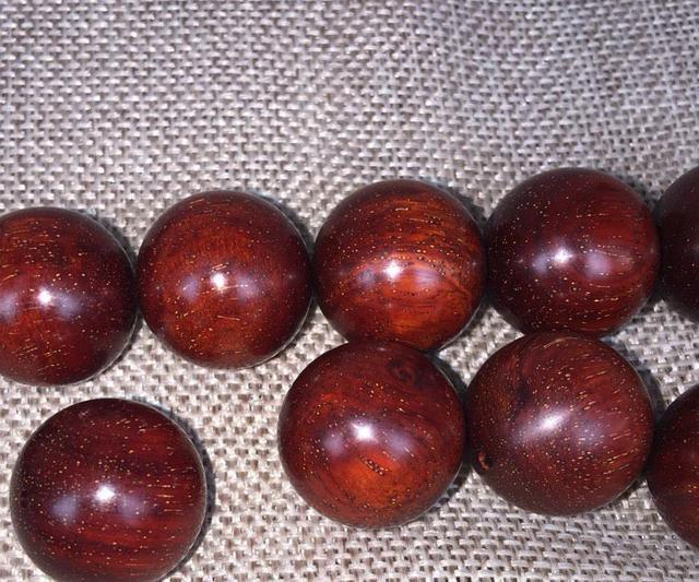 紫檀手串|注意了：点状分布的假金星紫檀手串你手上有没有？