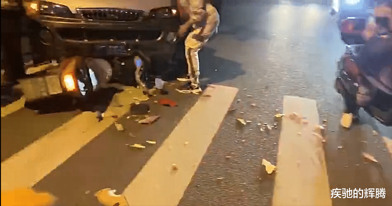 疾驰的辉腾|浙江东阳：横店环城北路与明清西路发生一起车祸！事故现场一片狼藉