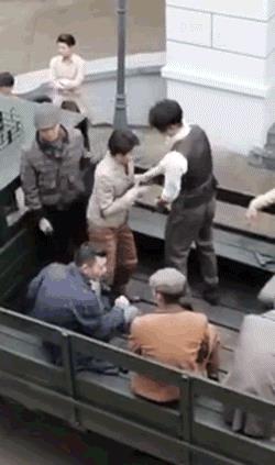 许凯@多次被拍亲密互动，同居恋情被曝光，他们真的在一起了？