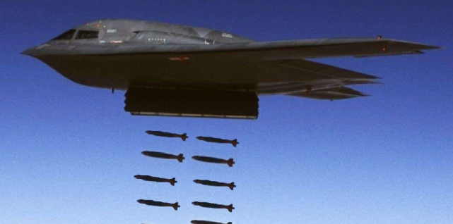 「b-2轰炸机」如果美国出动全部B2隐轰，哪个国家有实力抵抗？专家：全球仅2个