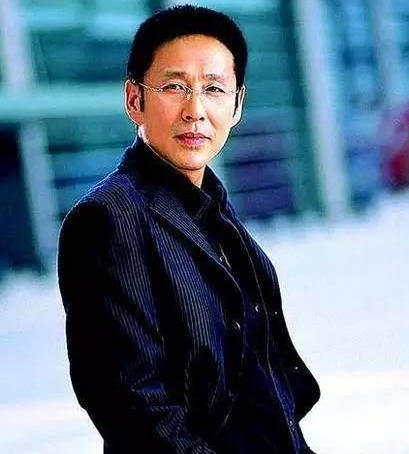 「陈道明」“限籍限薪令”之下，陈道明成香饽饽，网友：拿上亿也不为过！