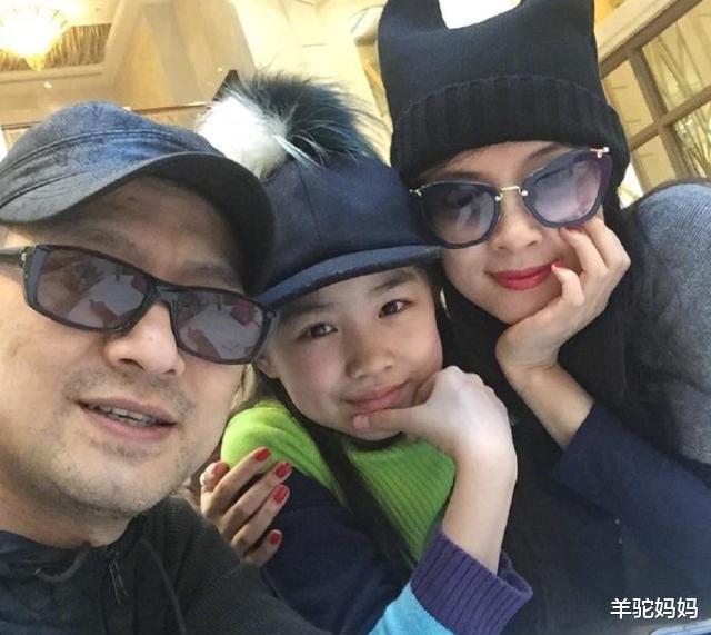 二胎|有种“妈妈”叫章子怡，让二胎儿子捡醒醒衣服穿，是亲妈无疑了
