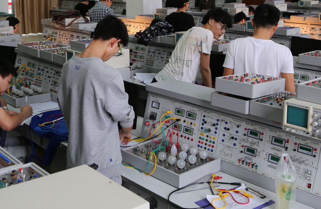 数学：这8个“挂科率”很高的大学专业，比高中还辛苦，但发展前景很好